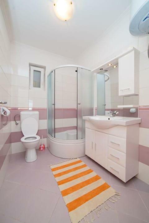 Apartmani Slavica Rab Town Exterior photo